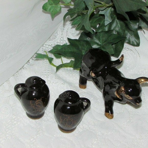Vintage Salt & Pepper Shakers 3 pc Set Ox & Jugs Cow Bull - Picture 7 of 12